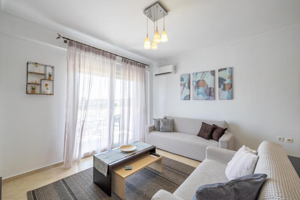 Tranquil Getaway by InFox Suites, Afitos