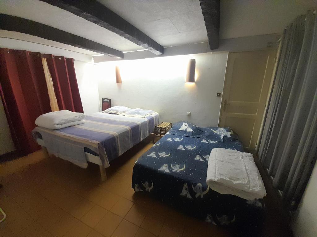 Style grotte, Istres