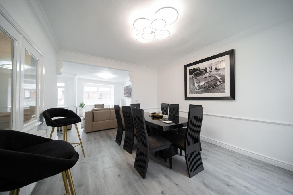 Spacious Duplex Apartment - Perfectly Situated in the Heart of the City, Blackpool