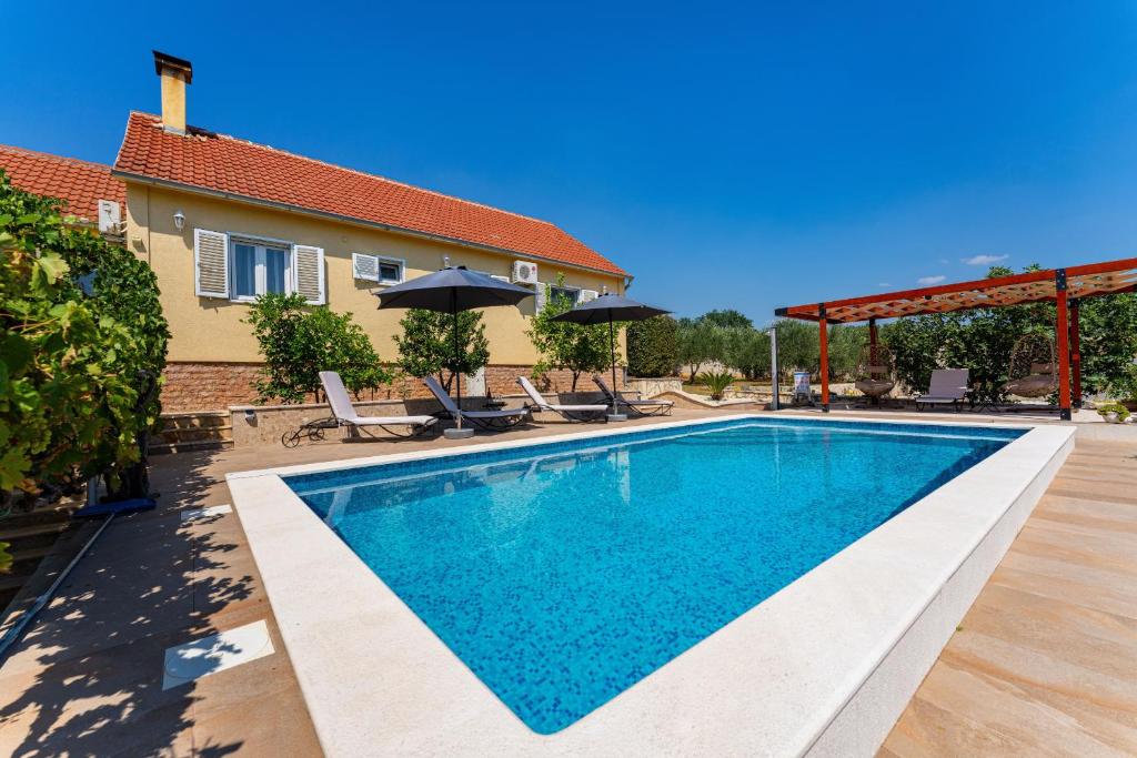 MY DALMATIA - Villa Sucic with private pool and mountain view, Obrovac