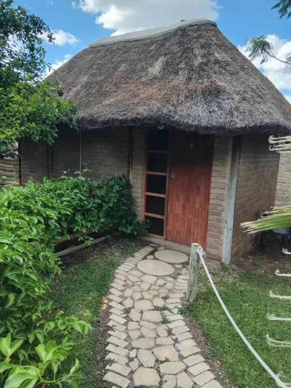 Corner House Cottages, hotel in Grootfontein