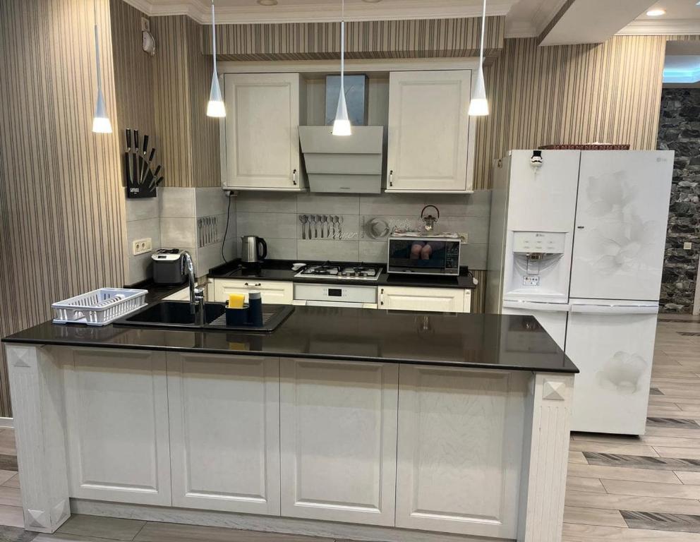 Apartment in Tbilisi center with great views, Tbilisi