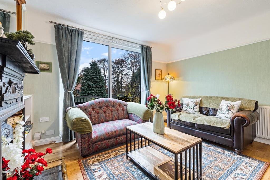 Pass the Keys Lovely Home in York with Parking, York