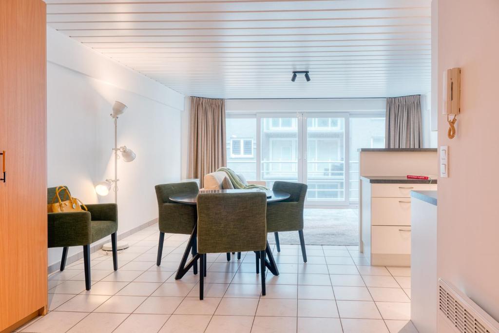 Studio with sea and harbor views, Blankenberge