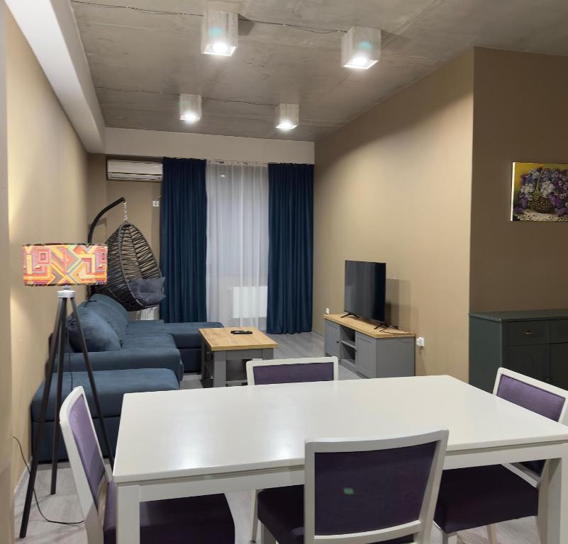 Cozy Apartment In Vake With Mountain View, Tbilisi