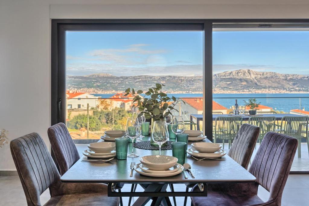 The Lookout Liveli - Premium Sea-View Apartment, Slatine