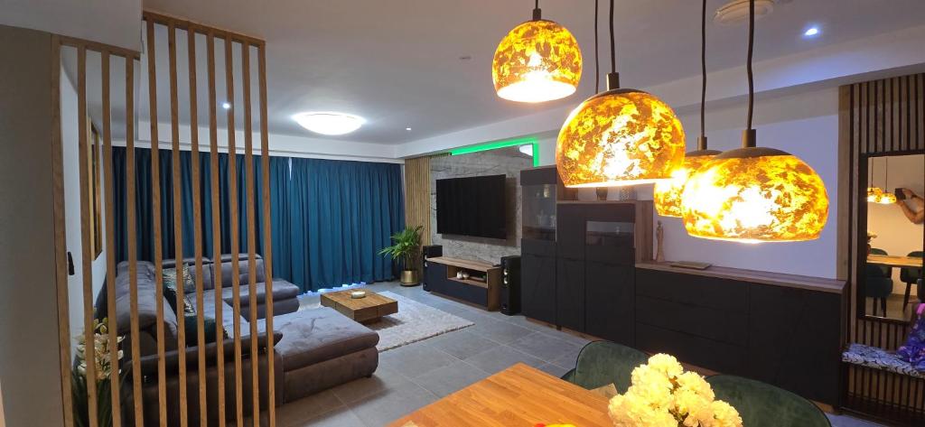 Prime Line, Bortianor