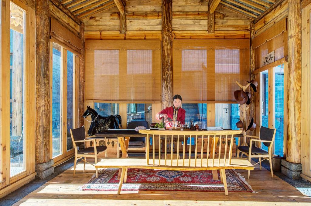 Arro Khampa by Zinc Journey Lijiang photo