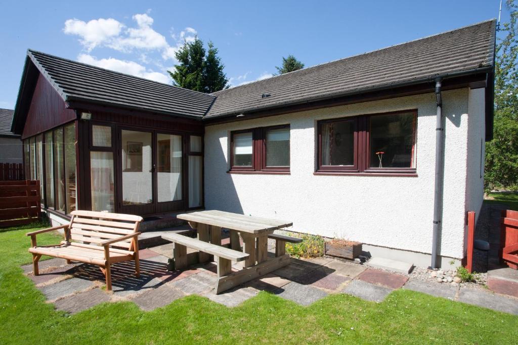 Heath Cottage, Tranquil Cottage by the Woods, Boat of Garten