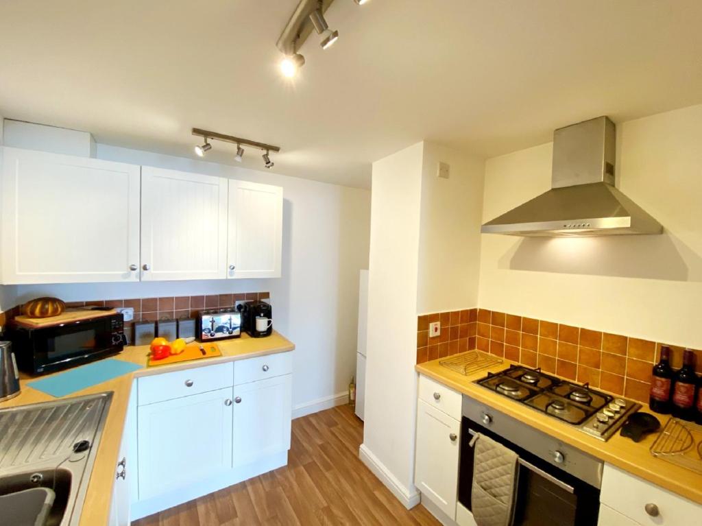 No1 Marina Court, Torquay photo 3