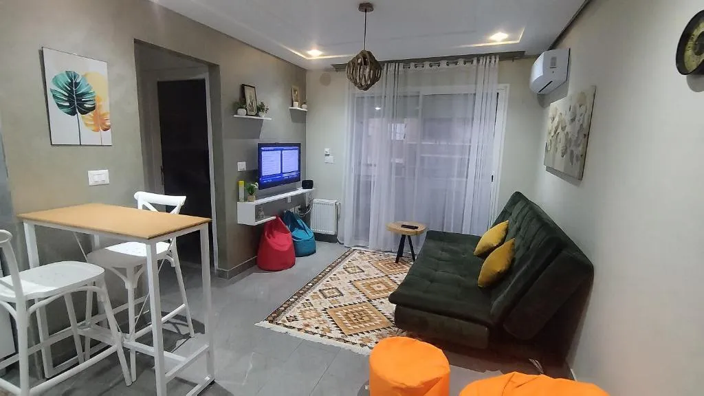 Appartement Cosy，位于Boumhel El Bassatine的酒店