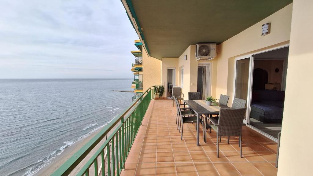 Beach Front Sea View 10th in Fuengirola - 4
