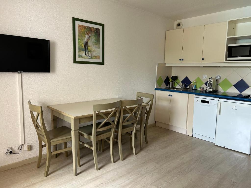 Appartement vue Piscine - clim - 5