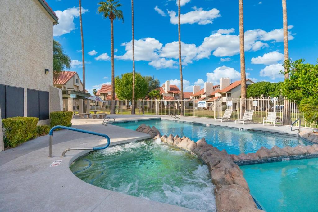 1BD Superstition Mountains Pool & Hot Tub, Mesa