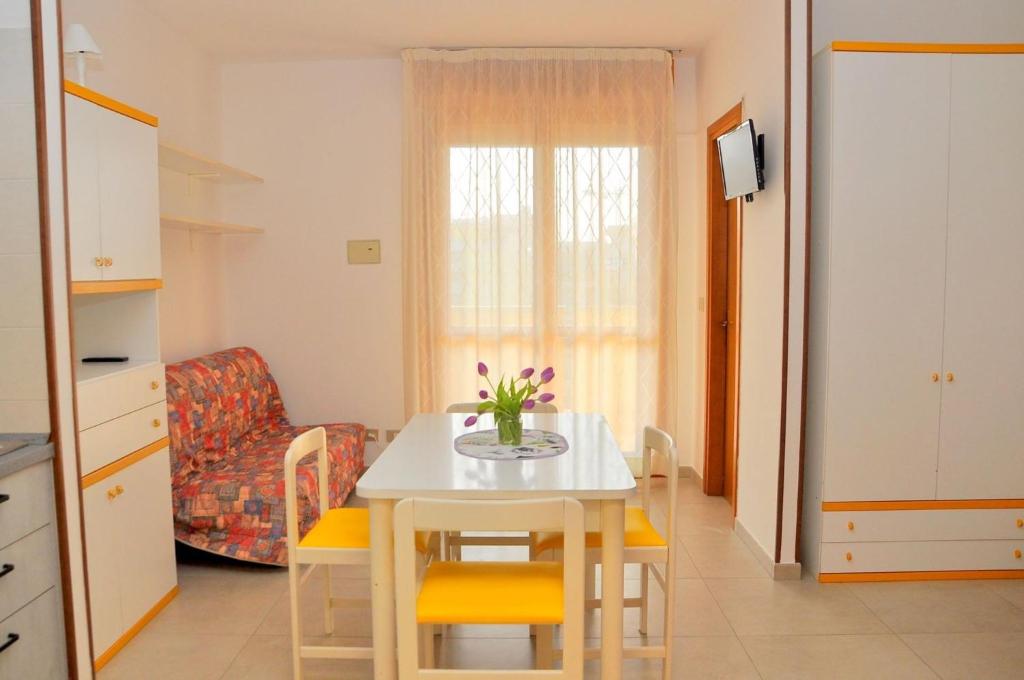 Modern studio apartment with seaview balcony - 4