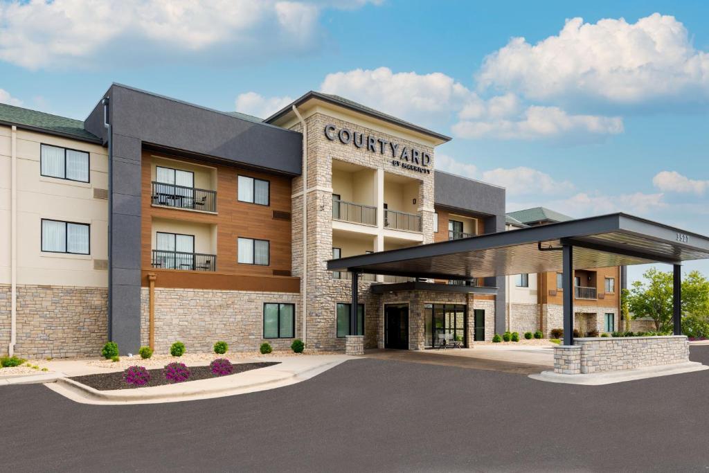 Courtyard by Marriott Springfield Airport, Springfield