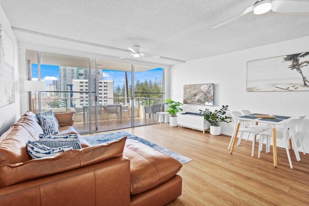 Escape on the Esplanade, Gold Coast