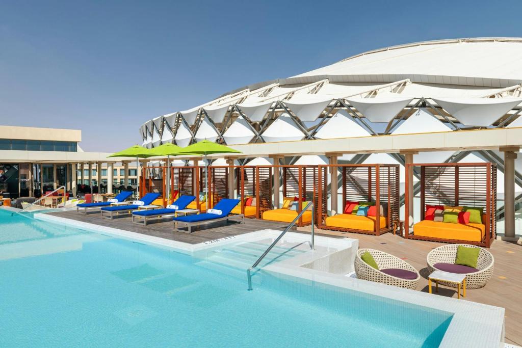 Swimming pool