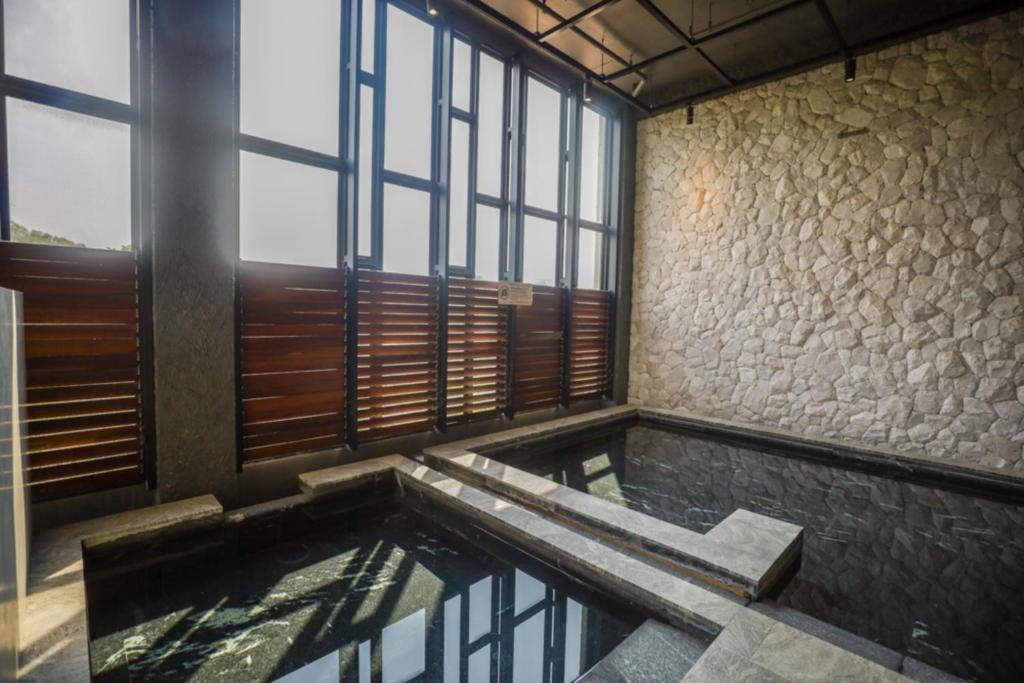 Hot spring bath