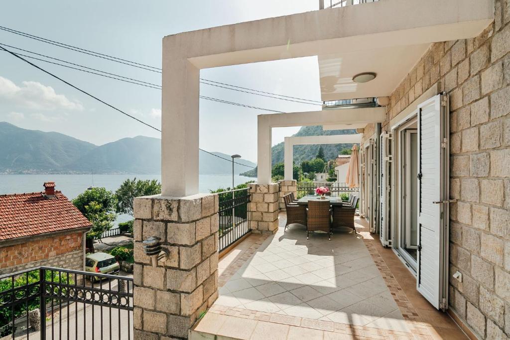 Spacious Family 4BR Seaside House, Fantastic Sea Views, 20 Meters to Beach - 5