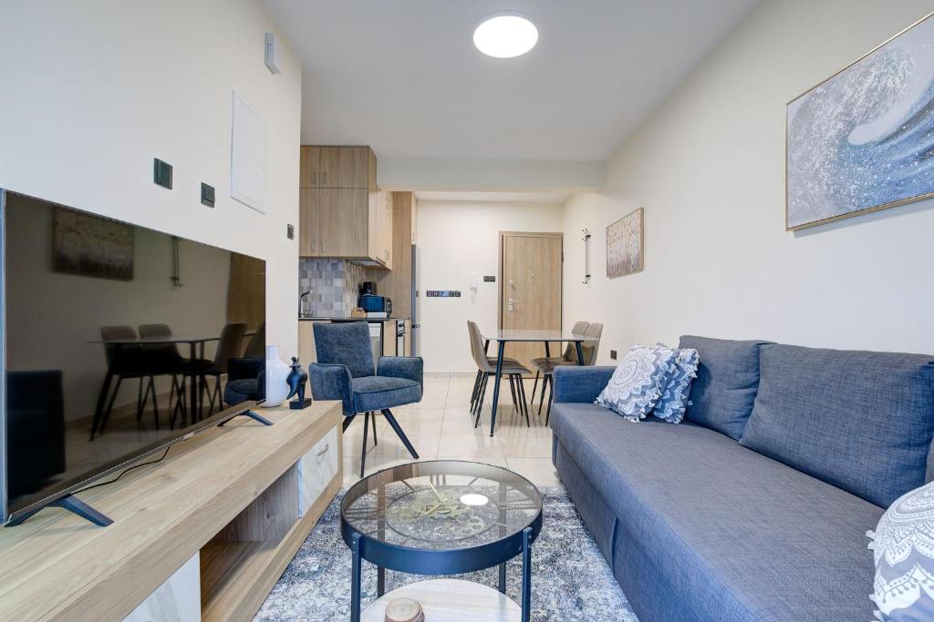 75 Prokymea- Steps from the Sea, Downtown, Balcony, Lemesos