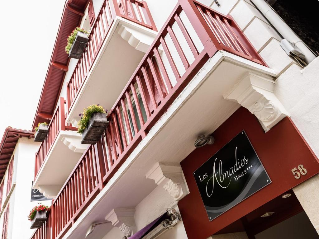 Hotel Les Almadies - Coeur de Ville — Hotel in Saint-Jean-de-Luz