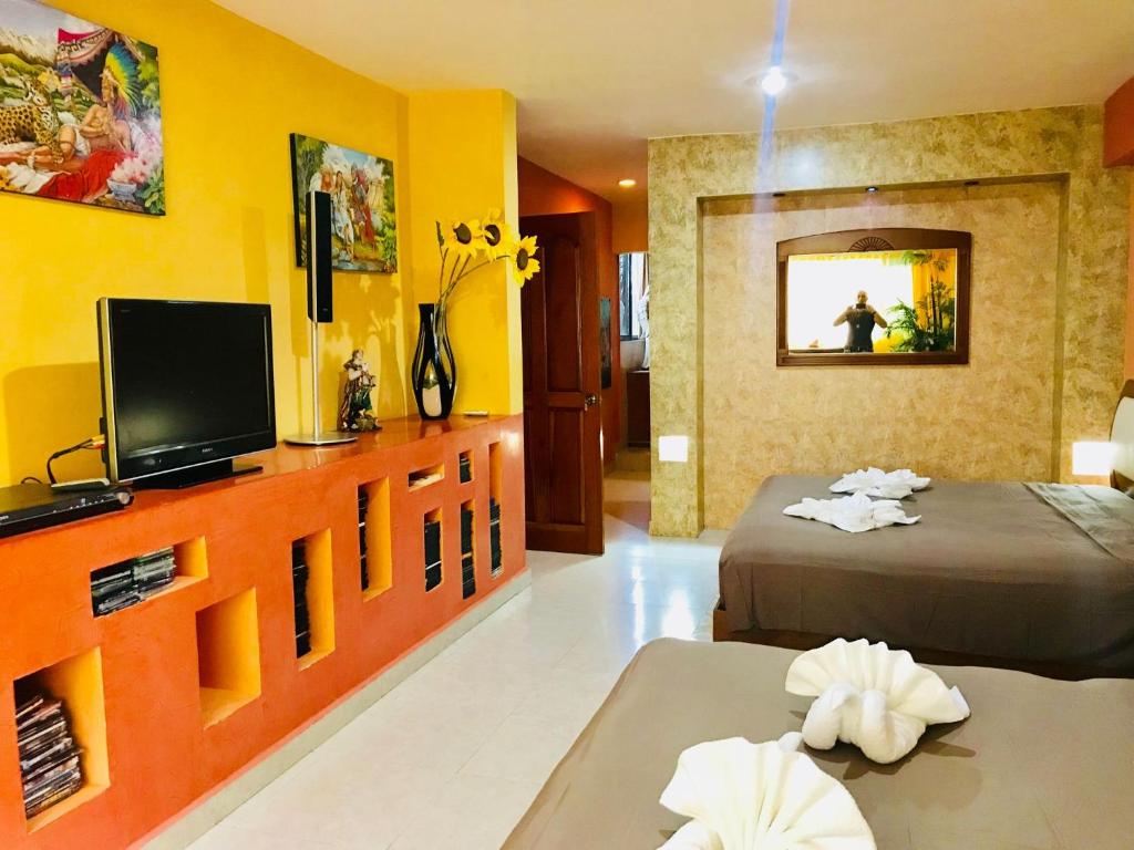 Suite Jacuzzi Room in Stunning Villa Playacar Ii - 4