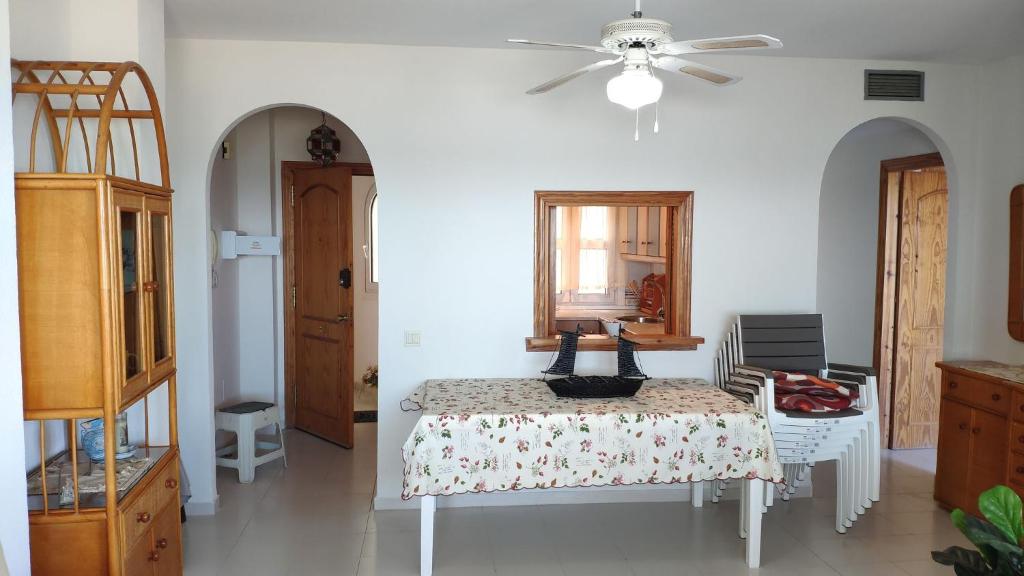 Two Bedroom Apartment on Front Line Of The Beach - 4