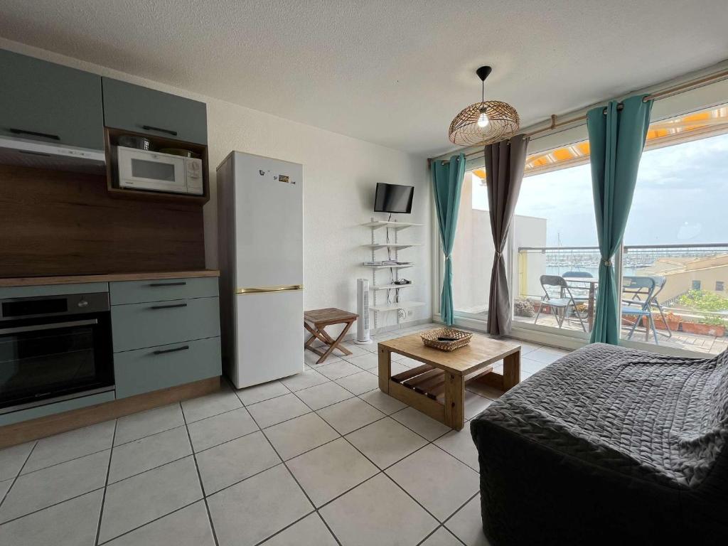 Appartement dernier étage avec terrasse vue port GN400-028 - 3