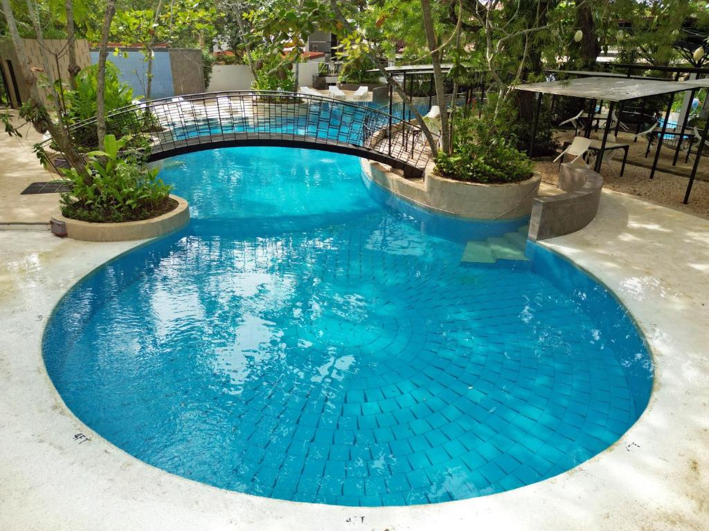Swimming pool