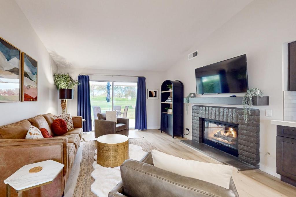 The 12th Hole, Palm Desert