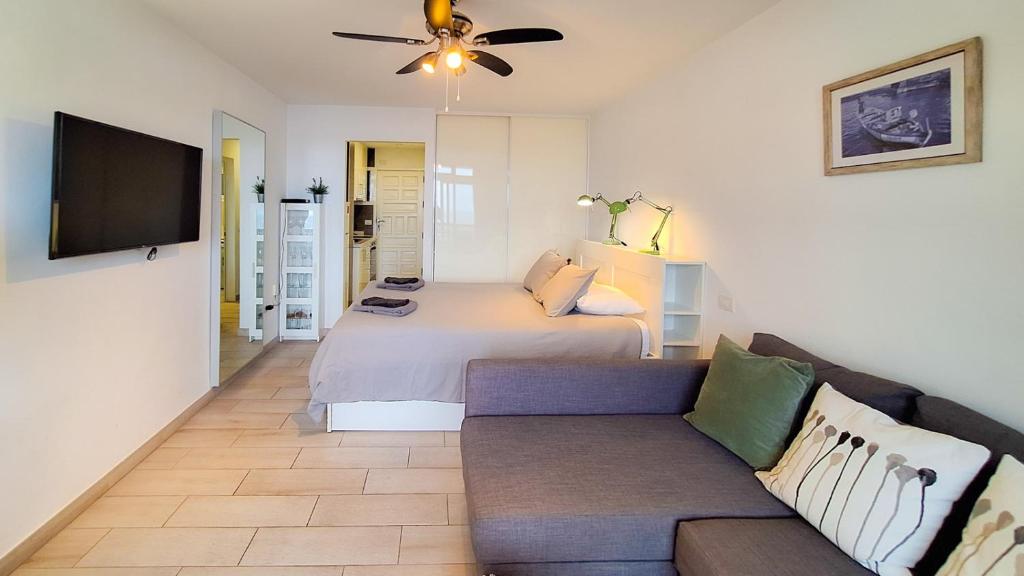 Studio with balcony and sea view - 2