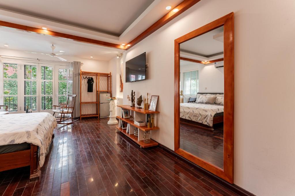 Antique Studio 4 - HV4, Hanoj