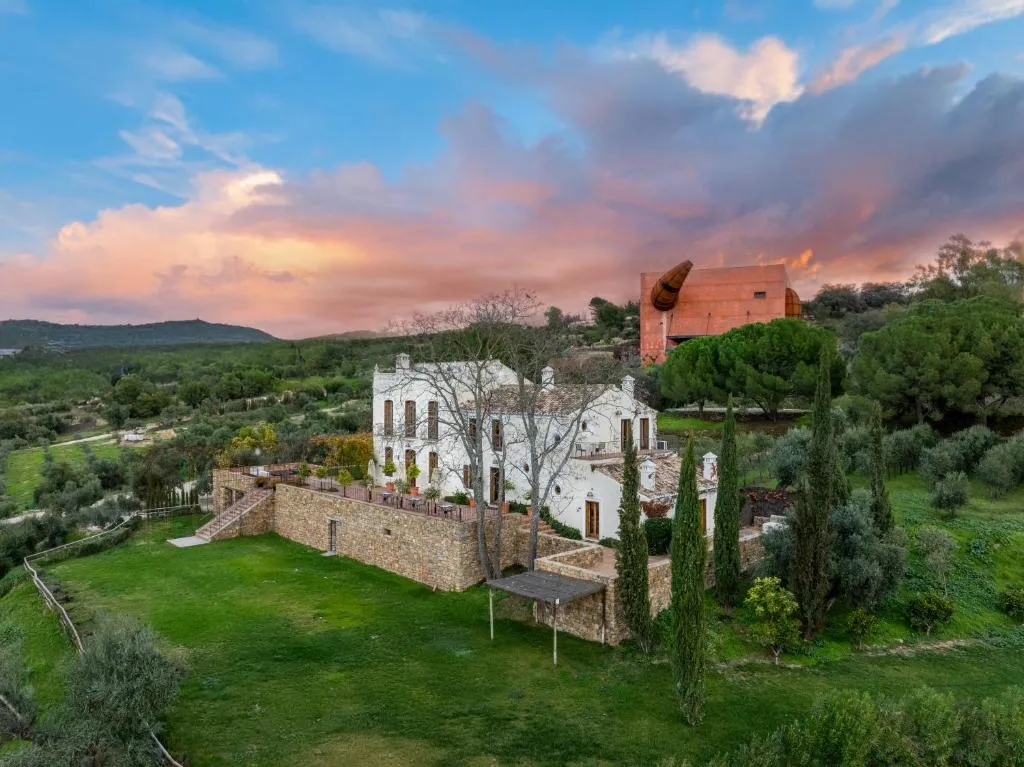 Cortijo LA Almazara，位于隆达的酒店