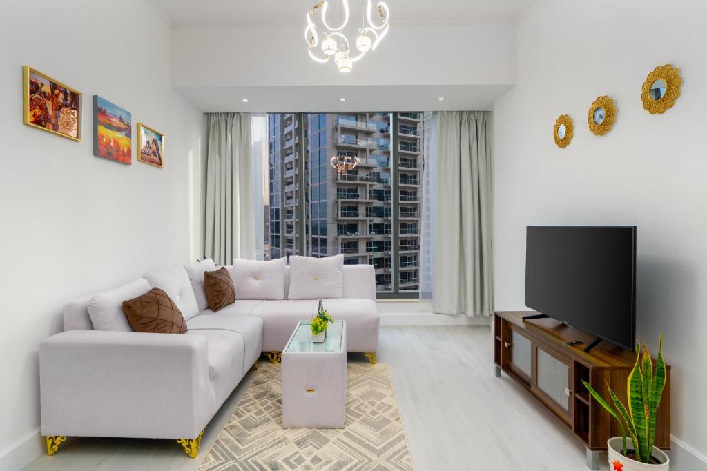 White Sage Opulence at Silverene Towers 1BR Dubai Marina, Dubai