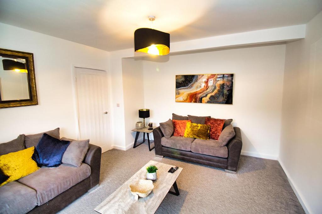 3 Bed Sleeps 5 Pet Friendly Free Parking, Rotherham