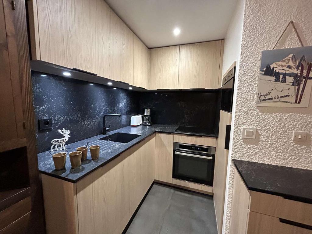 Studio à Méribel, proche pistes et commerces, balcon - FR-1-180-553, Les Allues