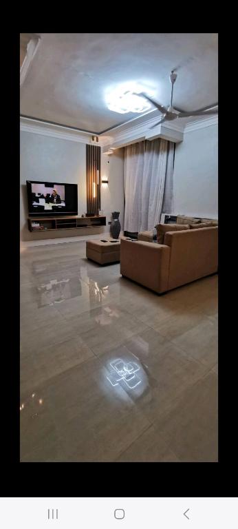 Lux 2A, Dar es Salaam