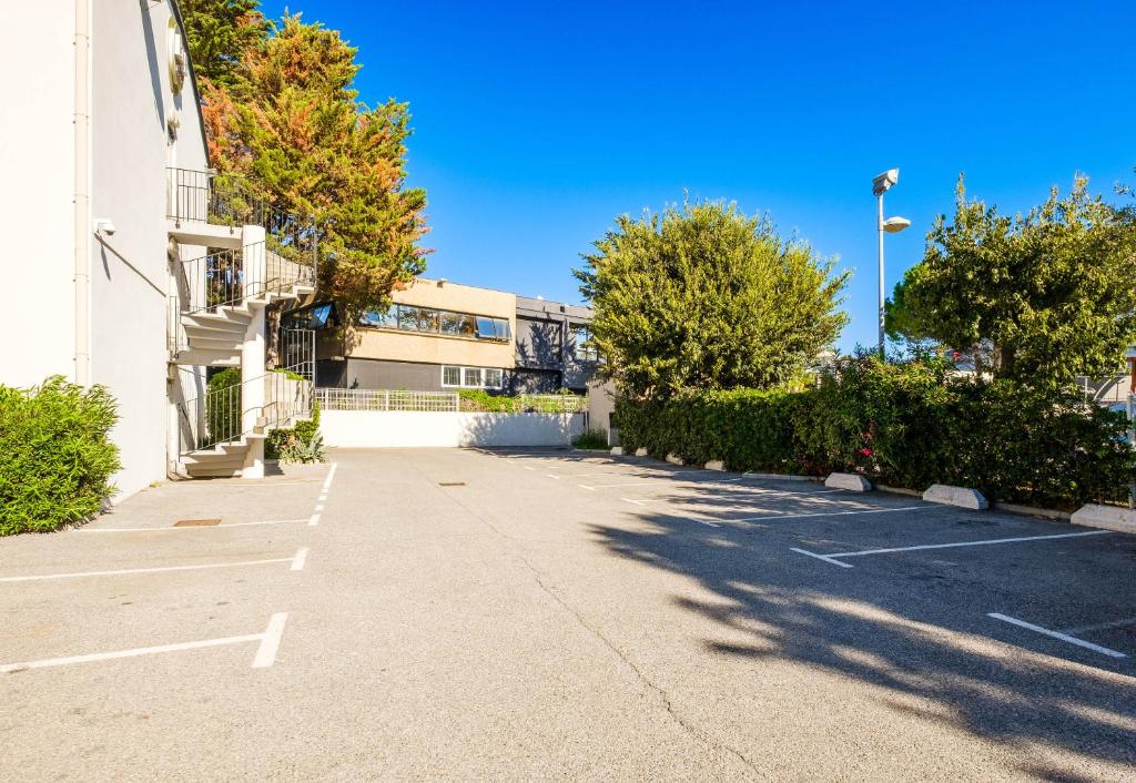B&B HOTEL Villeneuve Loubet Plage - 4