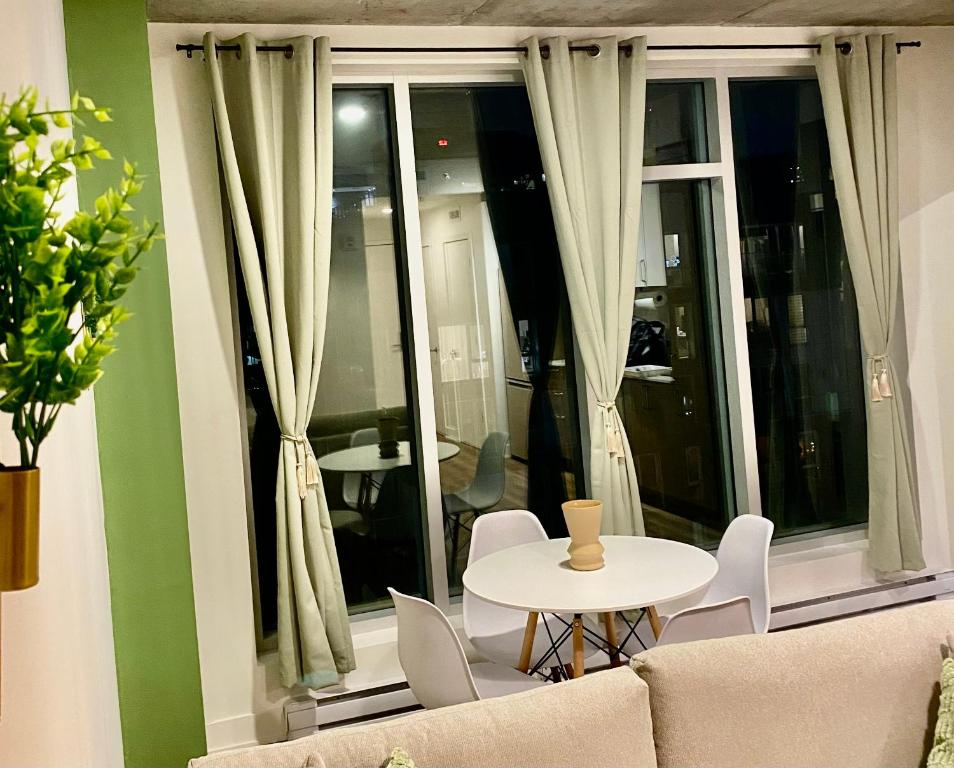 Olive 1 BD in downtown MTL 11, Montreal