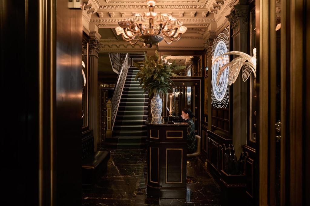 Lobby, Royal Overseas League Hotel in Edinburgh