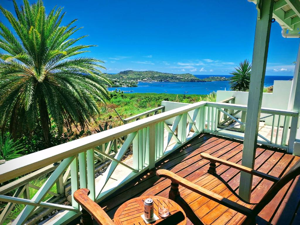 Peaceful 1 Bedroom Cottage with ocean views, English Harbour Town