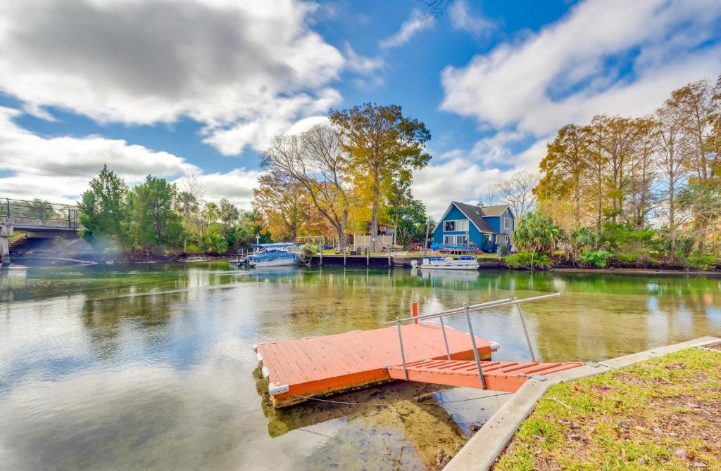 Weeki Wachee River Home on Main River by Park!, Spring Hill
