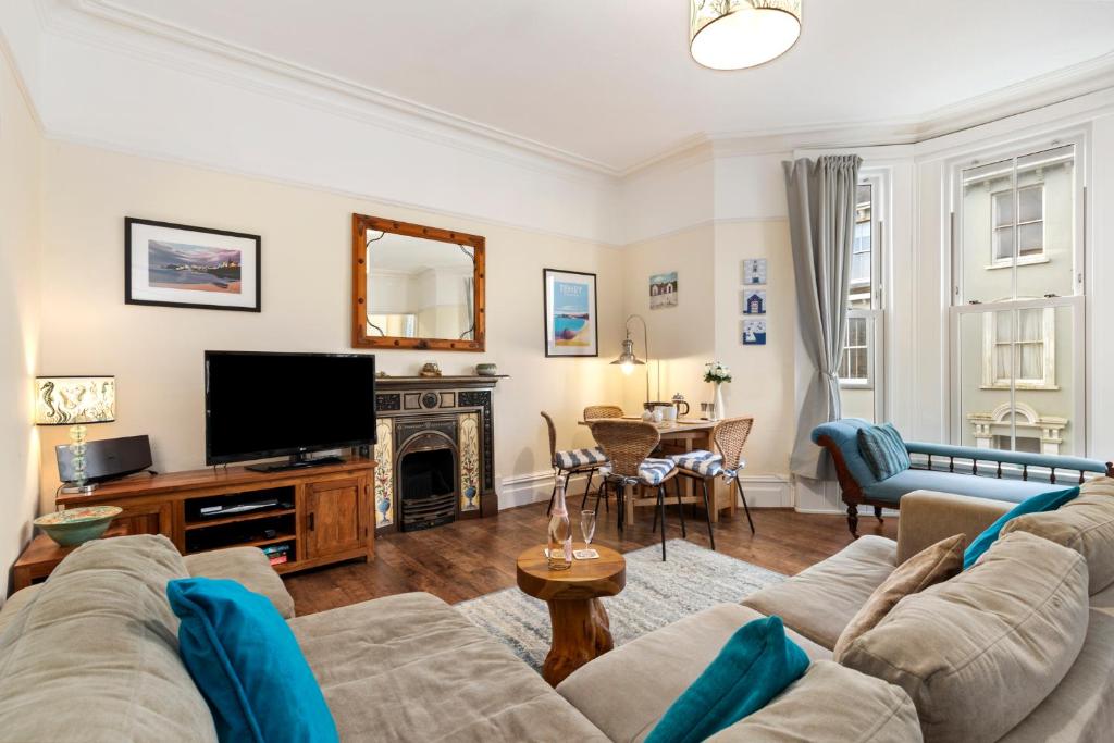 Sherbourne House - Seaside Apartment, Tenby