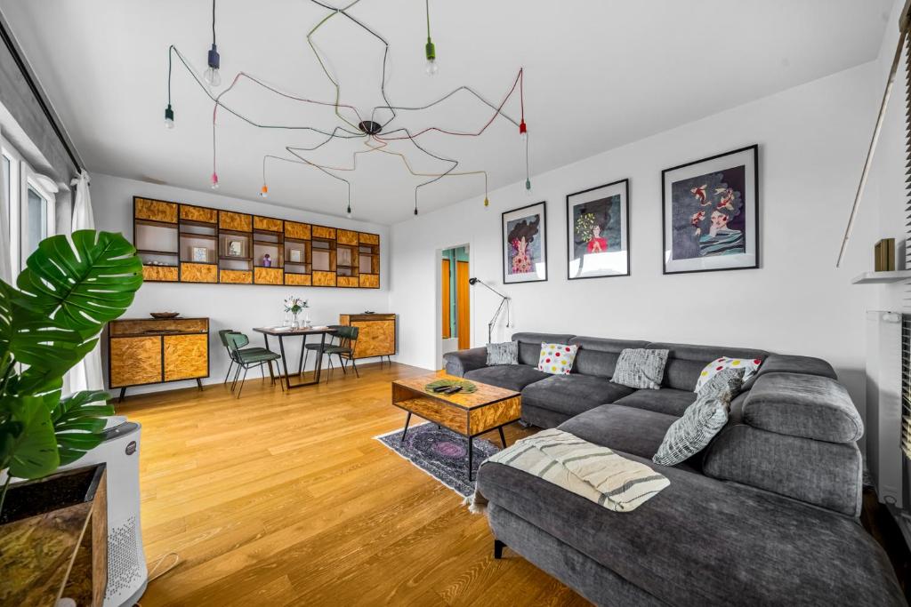 Wilanowska Prestige Apt - 80m2, Parking & Balcony - by Rentujemy, Varsovia