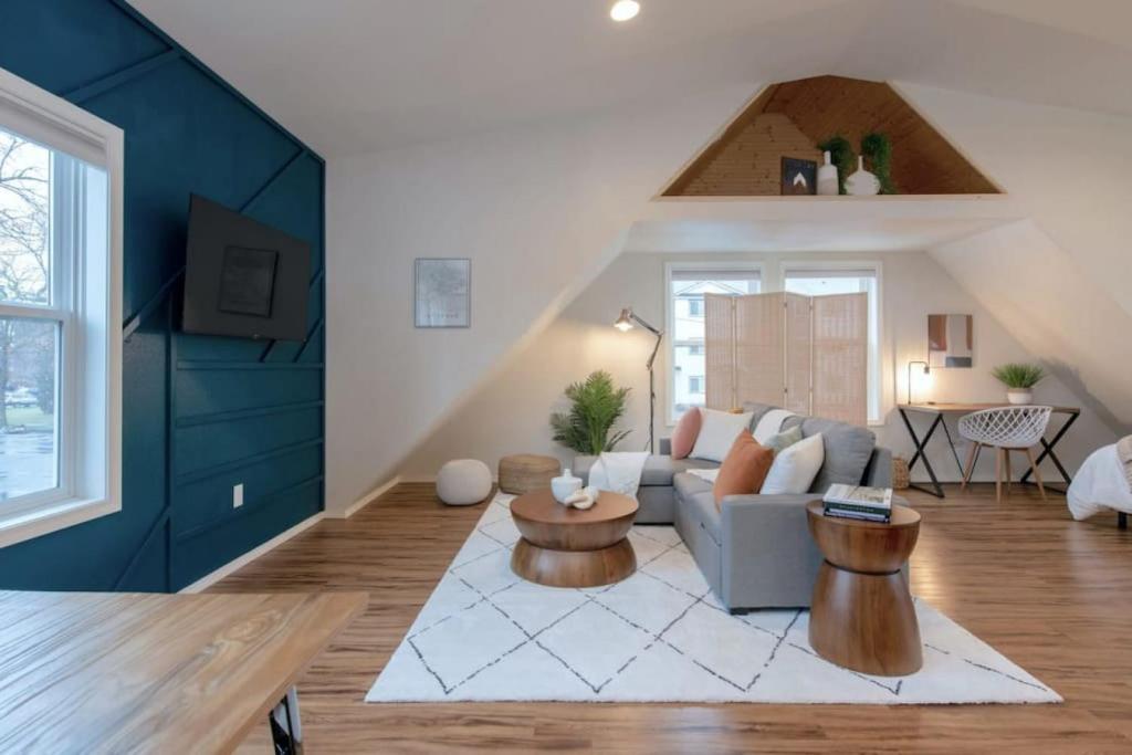 U-District Loft near GU w Self Check-in and Wifi, Spokane