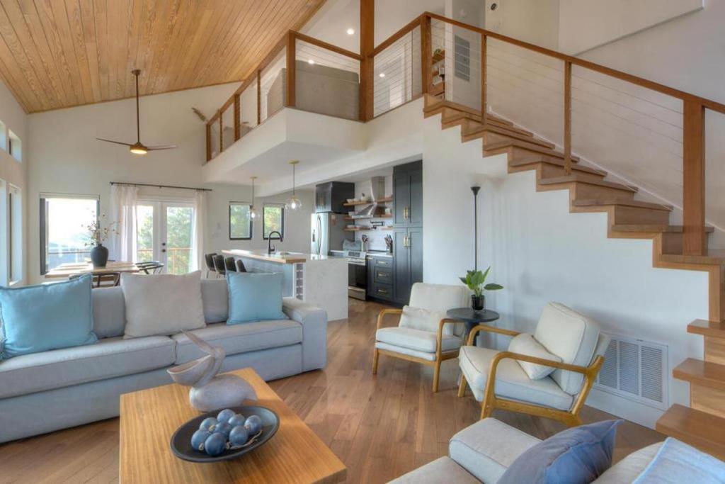 Resting Beach Place, Oak Island