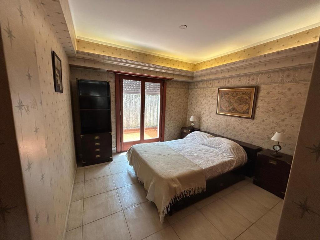 Depto luminoso con terraza y cochera en el centro - 2