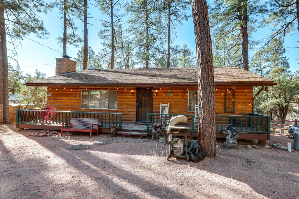 Deck and Forest Views Black Bear Cabin in Payson, Kohls Ranch