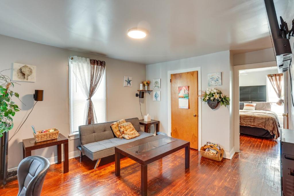 HBG Apt about 3 Mi to Downtown and River!, Harrisburg